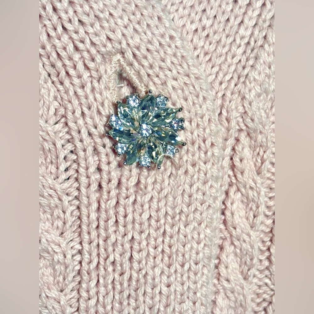 Anne Klein Ballet Pink Cable Knit V-Neck Cardigan Fancy Rhinestone Buttons NWT - Picture 4 of 7